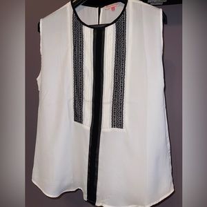 English Laundry, Large, White with Black Lace